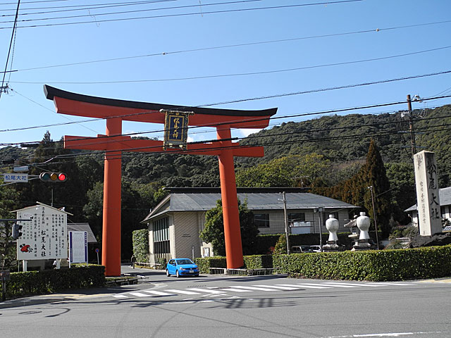 交差点「松尾大社」