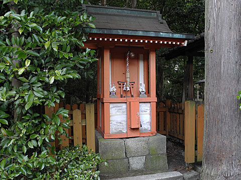 椿大明神の祠