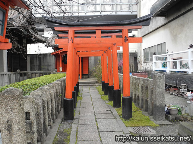 稲荷社鳥居