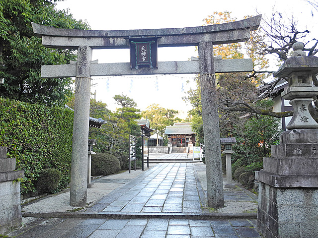 わら天神の鳥居